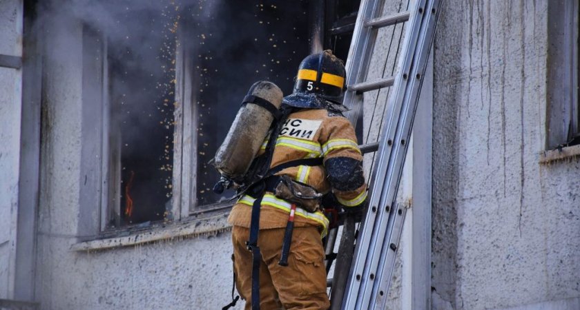 В Саранске потушили пожар на самосвальном заводе
