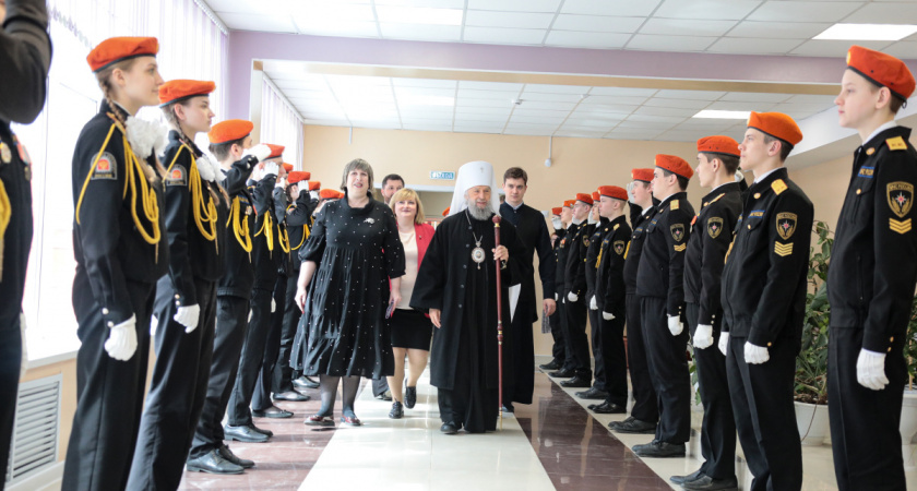 Митрополит Зиновий встретился с учениками саранского лицея №26