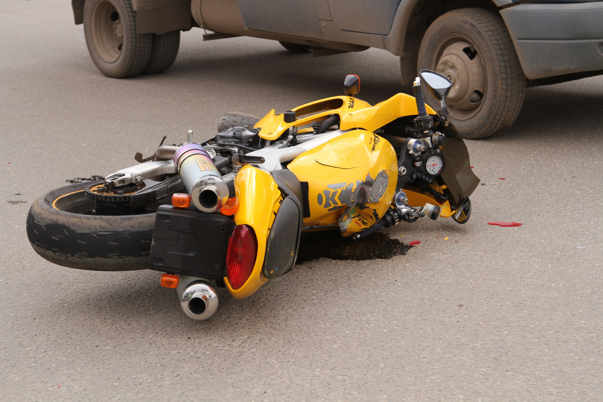 Под Саранском пьяный водитель и мотоциклист без прав не поделили дорогу