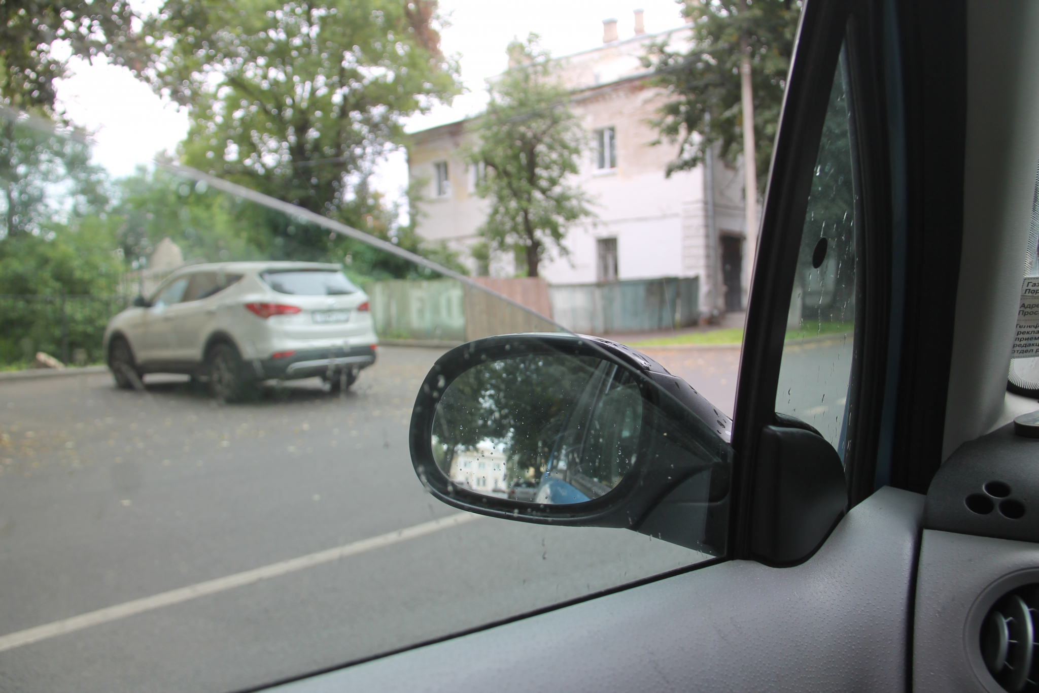 В Саранске угонщика автомобиля выдал звук бьющегося стекла