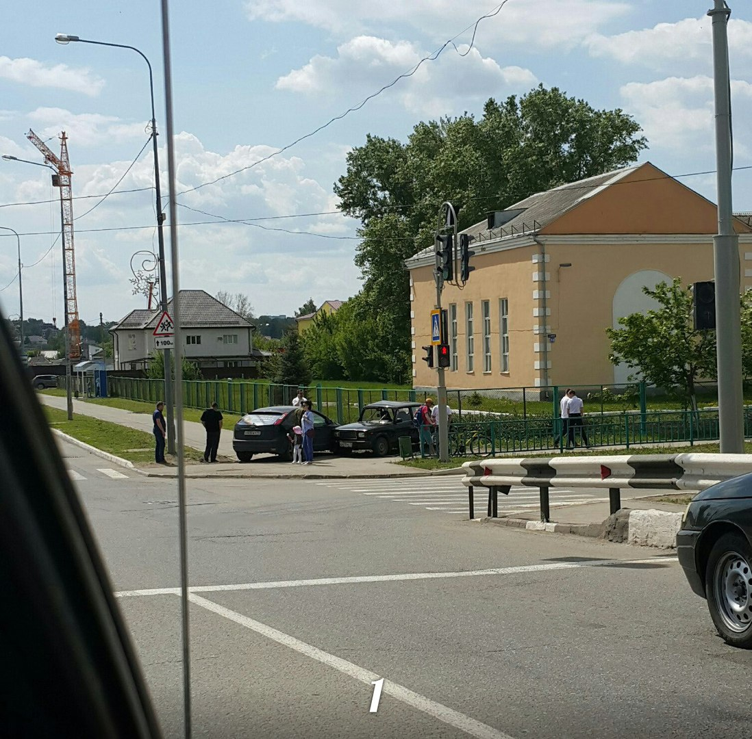 ДТП в Саранске: две легковушки на поделили дорогу (ВИДЕО)