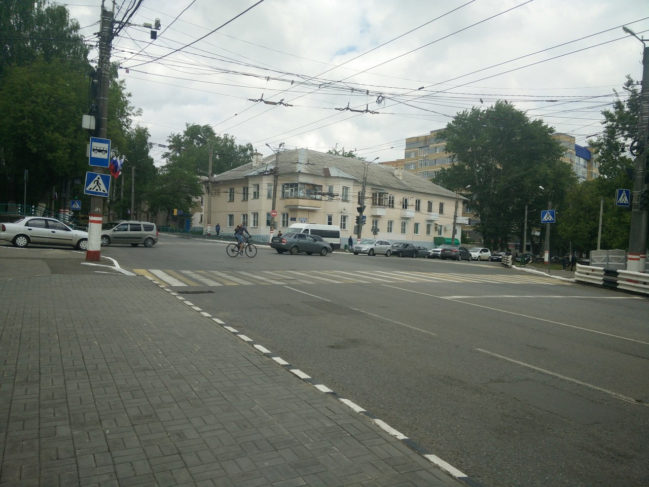 В центре Саранска образовалась большая пробка из-за неисправных светофоров