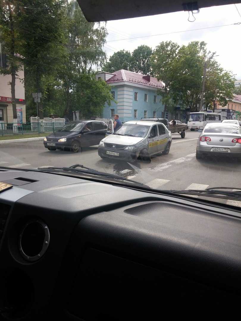 В Саранске два автомобиля в результате ДТП лишились колес