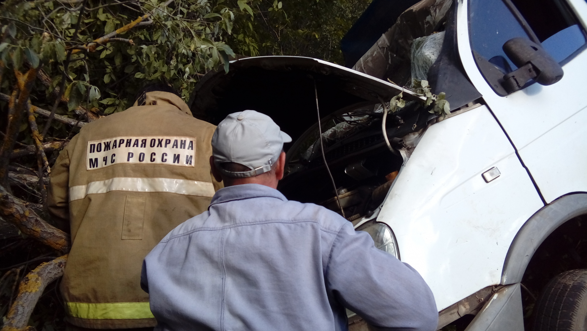 Сотрудник МЧС Мордовии спас человека, пострадавшего в аварии на трассе