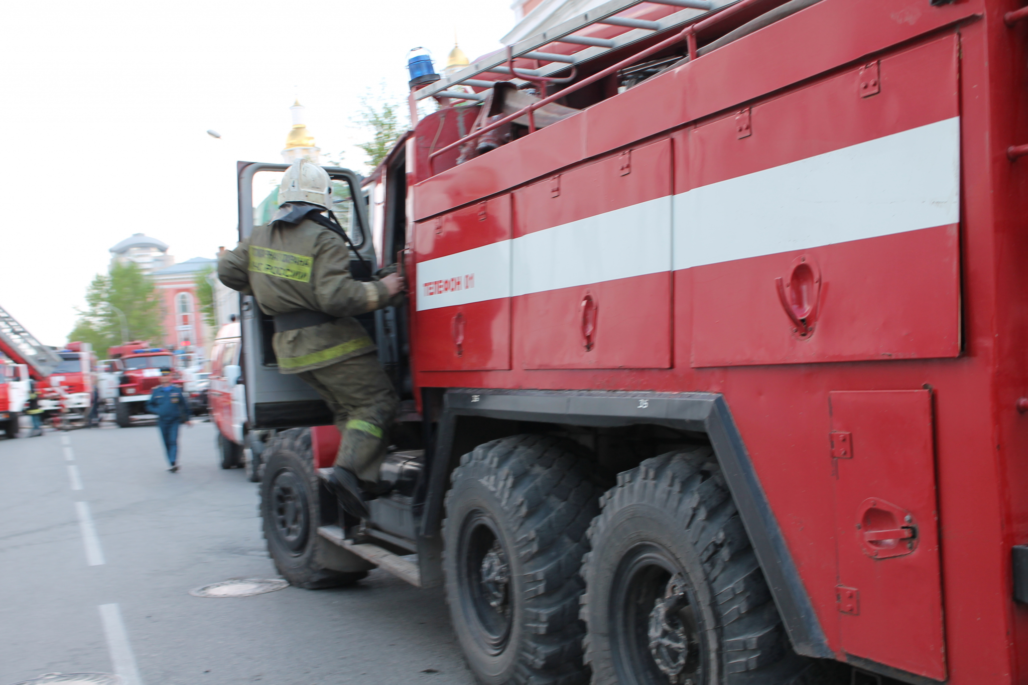 В Саранске пожарные эвакуировали 20 человек из-за пожара в многоквартирном доме