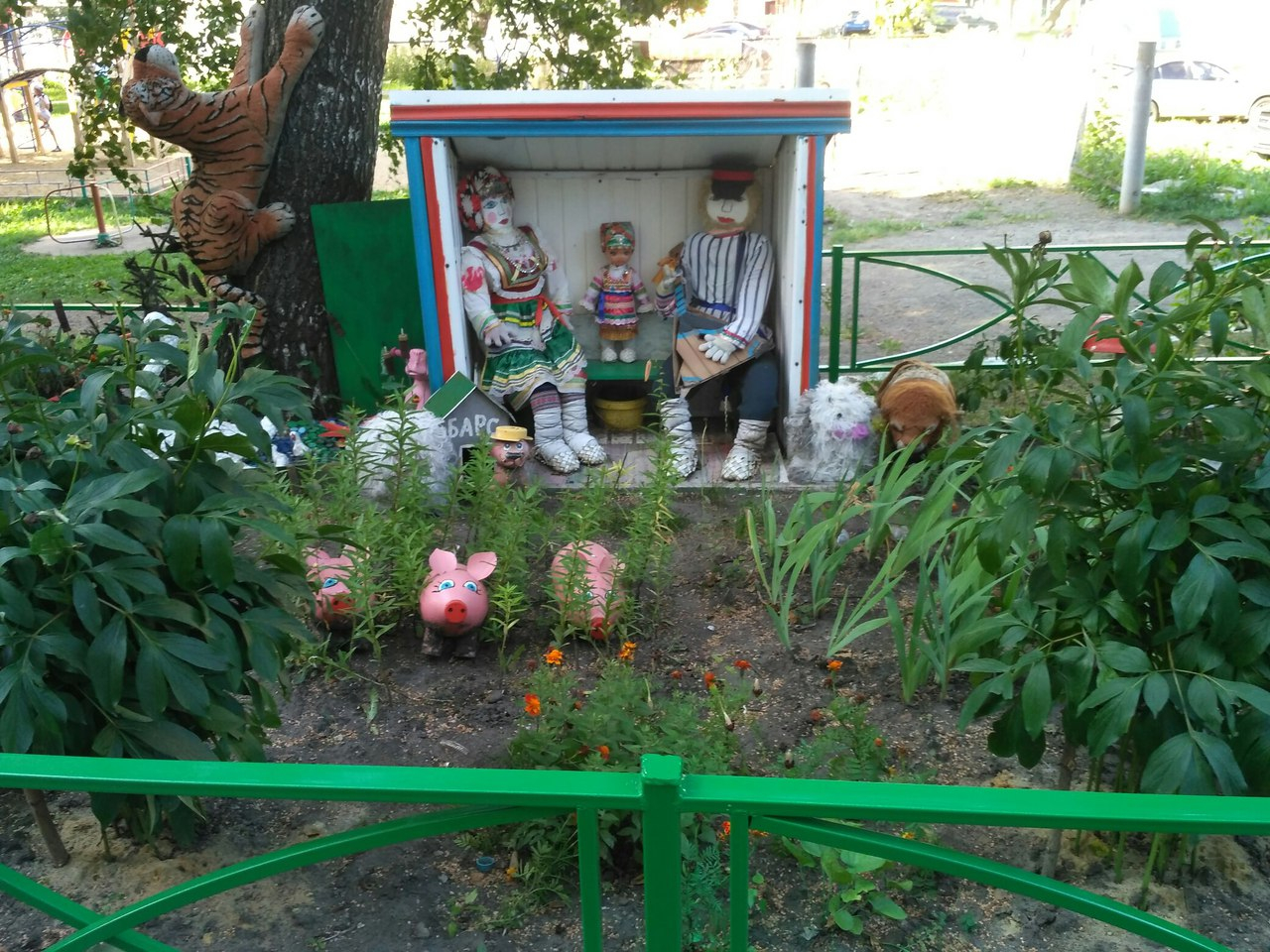 Жители Саранска самостоятельно украшают дворы