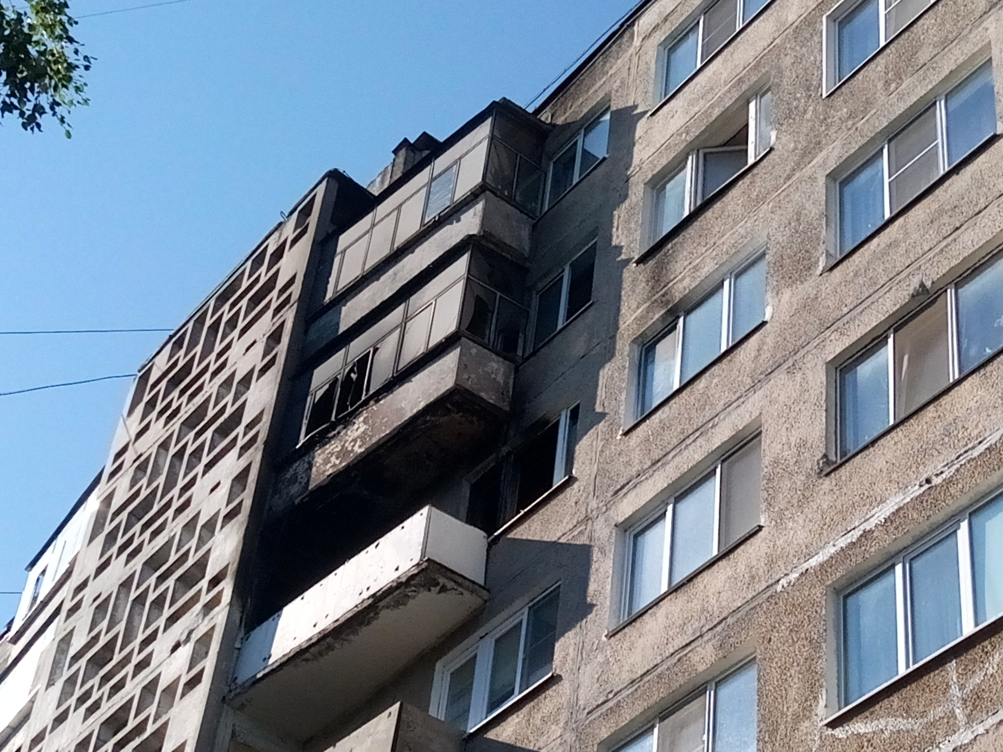 Подробности пожара в Саранске на улице Сущинского: балкон мог загореться из-за сигареты (ФОТО)