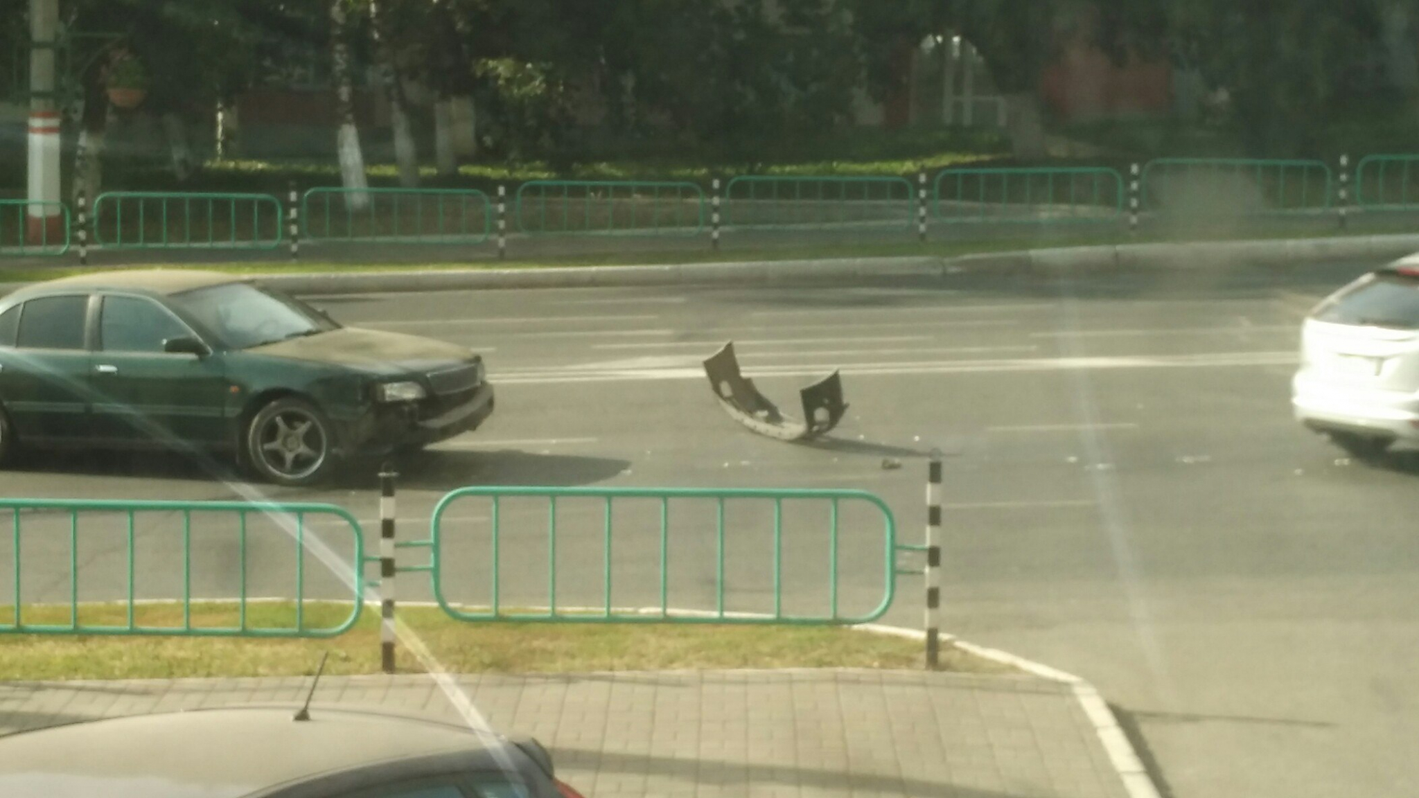 В центре Саранска столкнулись иномарка и троллейбус (ФОТО)