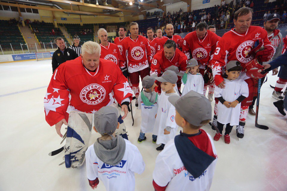 В Саранске воспитанники детских домов встретились со знаменитыми хоккеистами