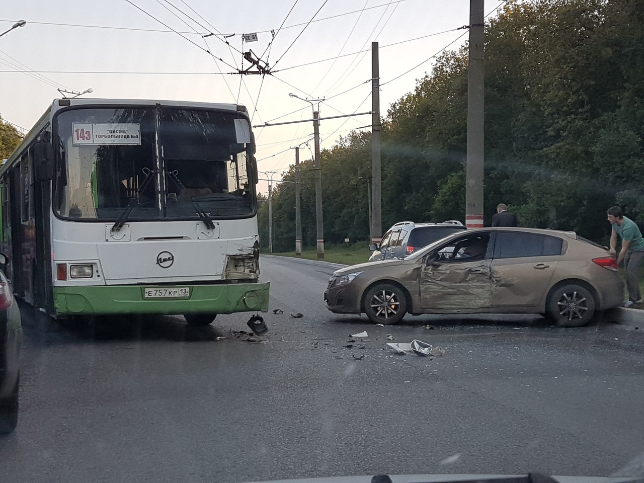 В Саранске автобус и легковушка не поделили дорогу
