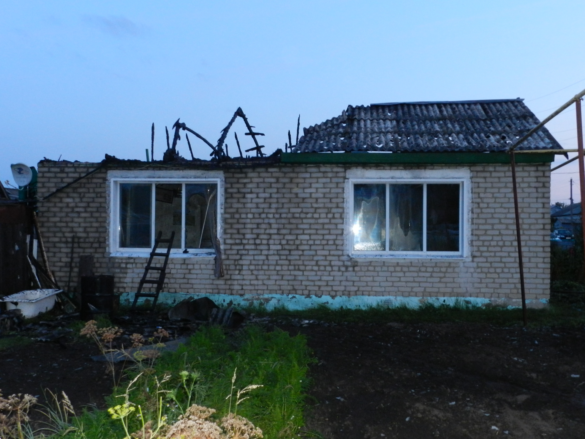 В Мордовии женщина не смогла разбудить мужа во время пожара: мужчина сгорел заживо