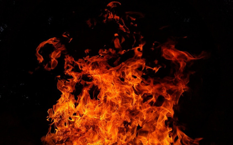 Ночью в Мордовии пожарные тушили загоревшийся гараж