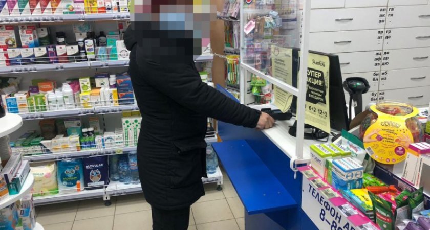 Житель Мордовии расплачивался чужой банковской картой в магазине и аптеках