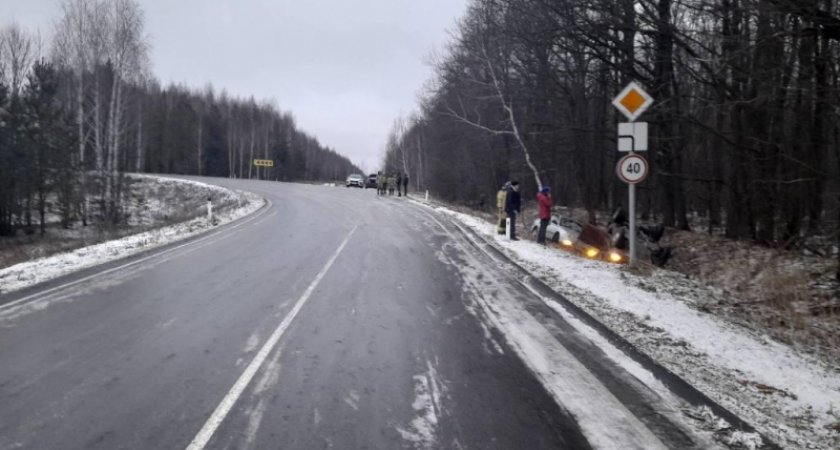 В Мордовии водитель «Нивы» угодил в кювет из-за гололеда