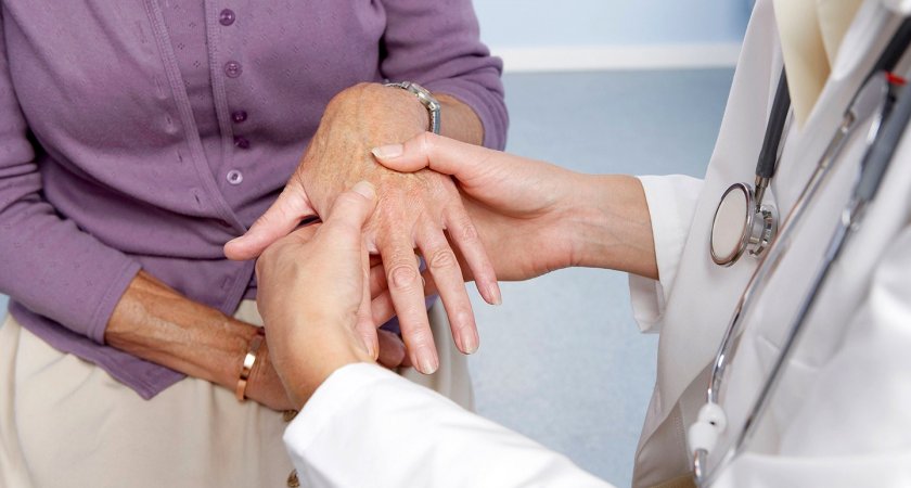 Медик назвала симптом, при котором опасно принимать обезболивающие