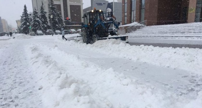 В Саранске ликвидируют последствия снегопада