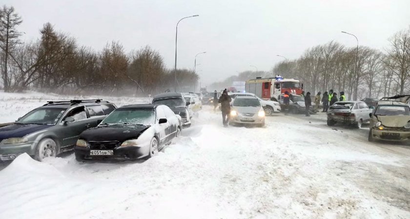 Массовая авария на трассе в Мордовии: столкнулись 24 автомобиля 