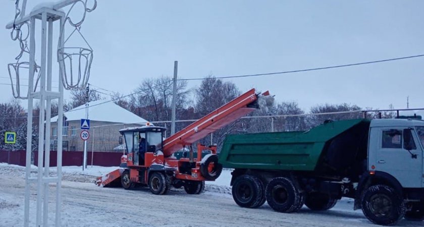 Коммунальные службы Саранска ликвидируют последствия снегопада