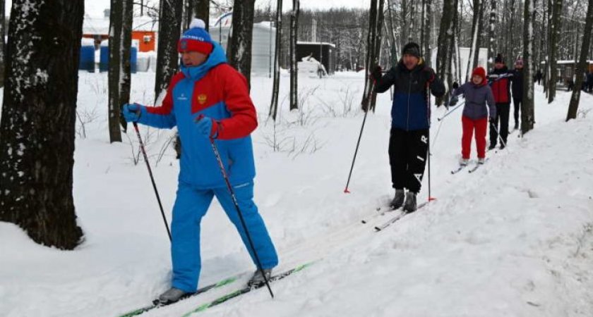 Мэр Саранска Игорь Асабин 5 января в День здоровья катался на лыжах