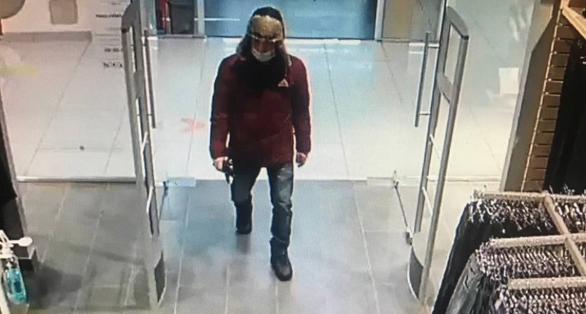 В Саранске ищут мужчину, укравшего куртку из магазина 