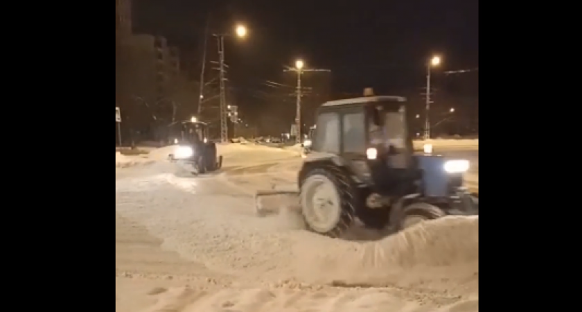 В Саранске устраняют последствия снегопада