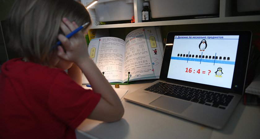 Представитель Кремля прокомментировал возможное возвращение школьников на «дистанционку»