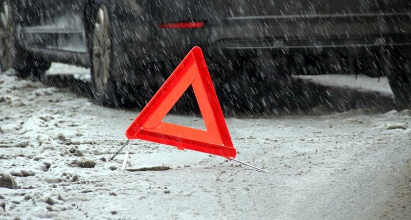 В Мордовии автомобиль съехал в кювет: один человек погиб 