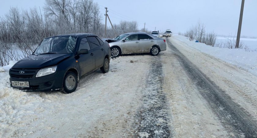 Один человек пострадал в результате столкновения двух легковушек в Мордовии