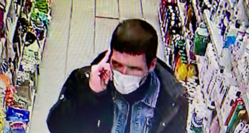Полиция Саранска ищет мужчину, воровавшего виски из магазина