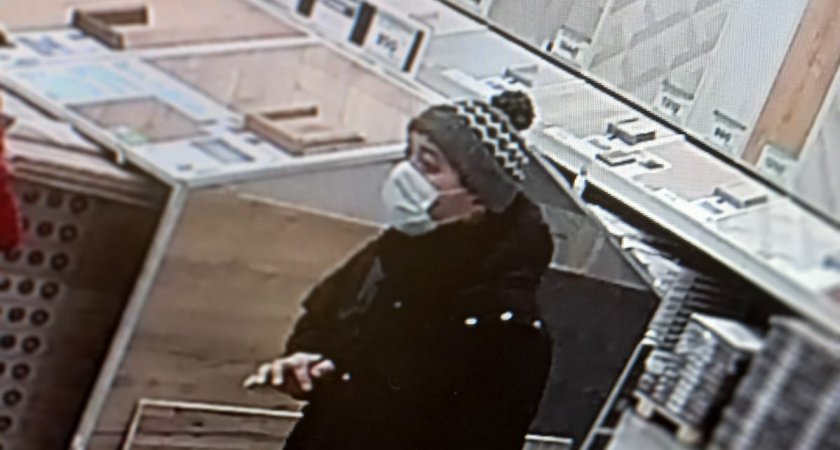 Полиция Саранска ищет мужчину, укравшего лазерный уровень из магазина 