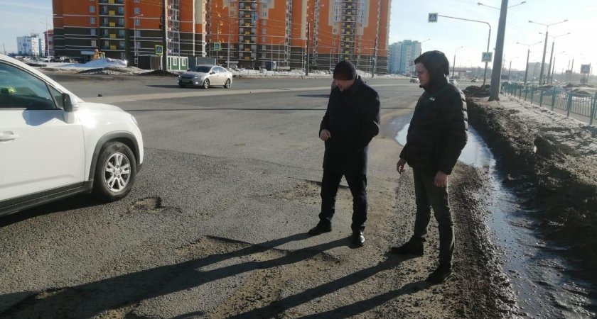 Мэр Саранска проинспектировал состояние дорог после зимы