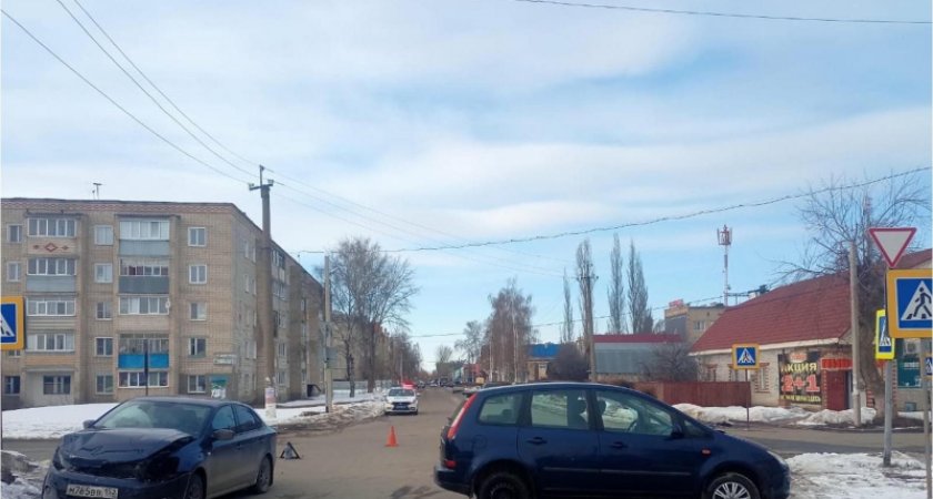 В Мордовии столкнулись две иномарки: есть пострадавшие