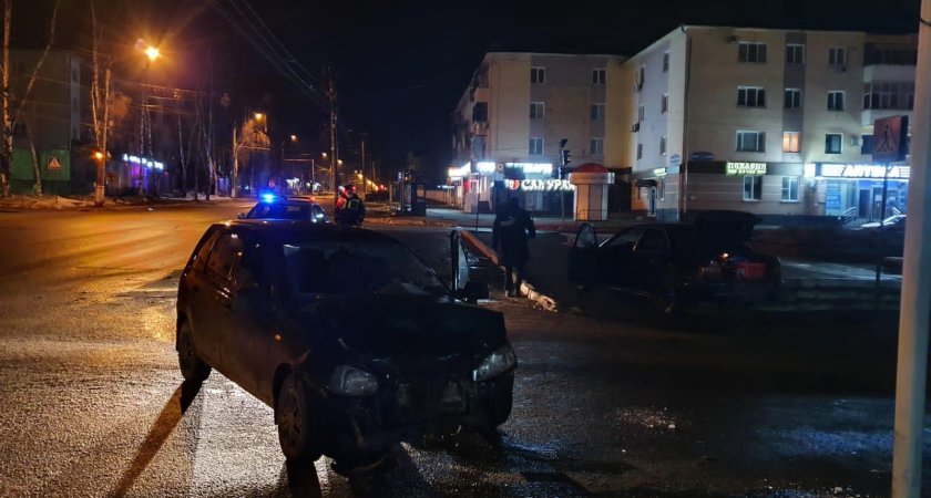 Две легковушки столкнулись на перекрестке в Саранске: есть пострадавшая