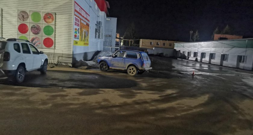 В Мордовии невнимательный водитель «Нивы» сбил женщину на парковке