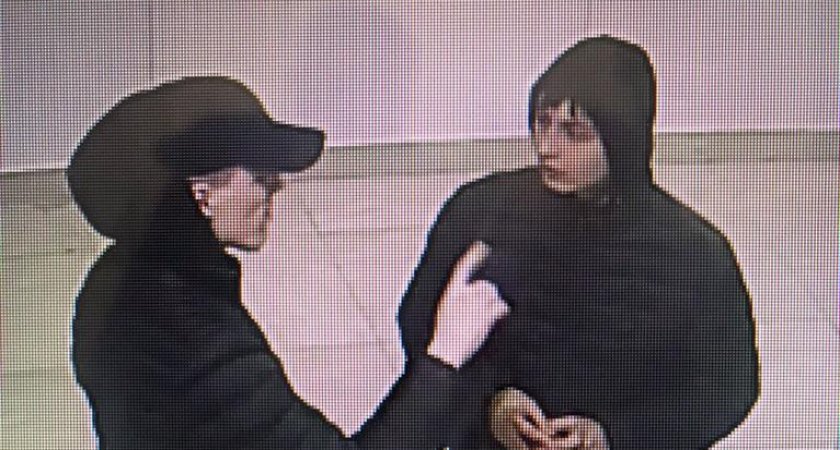 В Саранске ищут молодых людей, которые расплачивались чужой банковской картой в магазинах