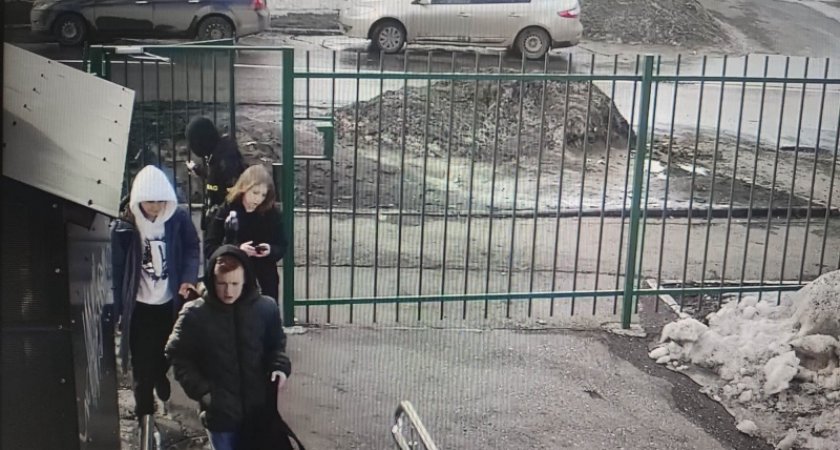 В Саранске ищут подростков, повредивших припаркованный автомобиль