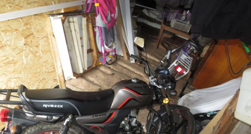 В Мордовии парень продал украшения приемной матери и потратил деньги на мопед