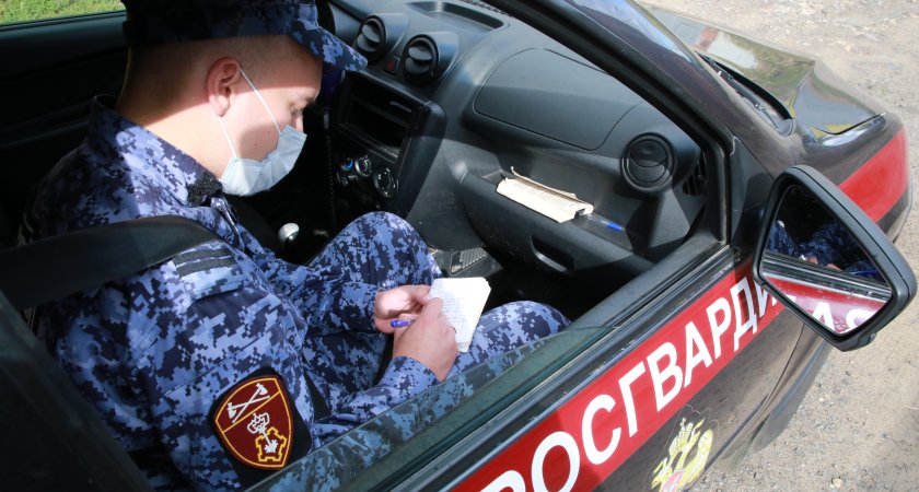 Пьяный житель Саранска повредил три припаркованных автомобиля