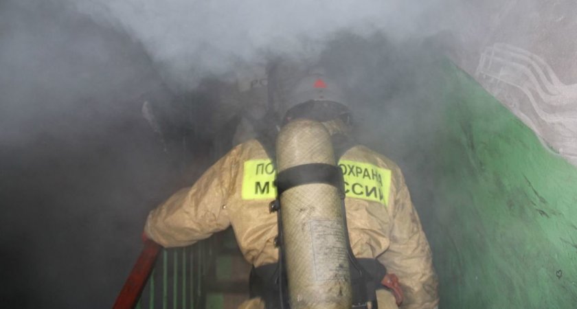 В одном из домов Саранска загорелась электрощитовая: 10 человек эвакуированы 