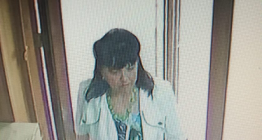 Полиция ищет женщину, которая потратила деньги с чужой банковской карты в Саранске 