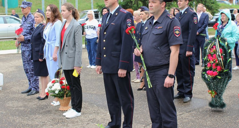 В Рузаевке сотрудники транспортной полиции почтили память воинов, павших в годы ВОВ 