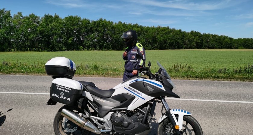 Инспекторы ДПС Мордовии проводят рейд, вычисляя мотоциклистов-нарушителей