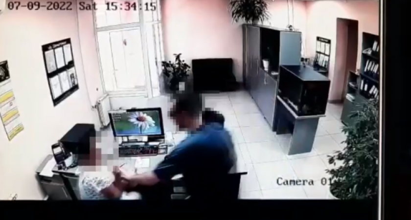 Угрожал ножом сотруднице: В Саранске рецидивист ограбил офис микрофинансовой организации
