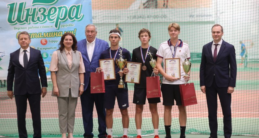 В Саранске завершились соревнования по теннису среди юношей и девушек