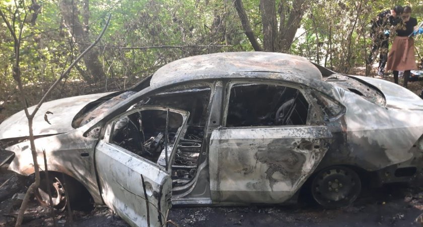 В Саранске в сожженной машине обнаружили обугленные останки женщины