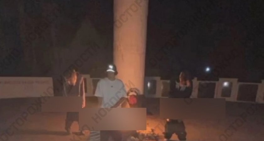 СМИ: В Мордовии на подростка завели уголовное дело за непристойное фото у Вечного огня