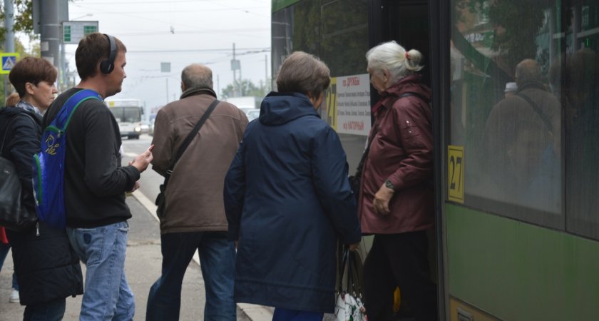 В Саранске пожилая пассажирка выпала из автобуса