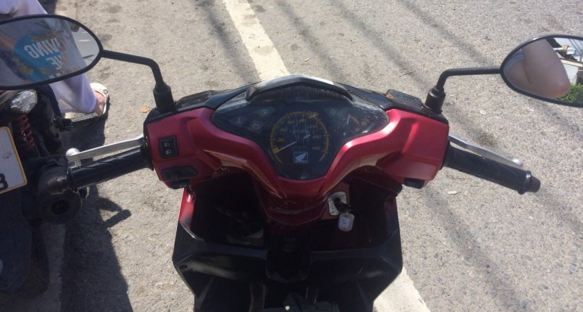 В Мордовии пассажирка мопеда получила травму, после того как ее уронили с транспорта