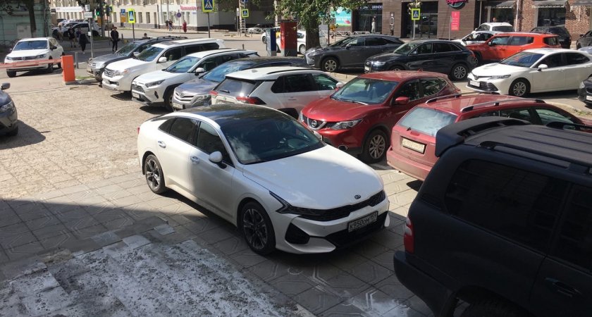 Россияне могут лишиться 300 тысяч рублей из-за неправильной парковки во дворе дома