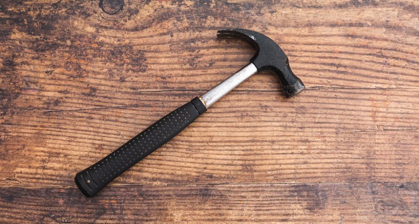 В Саранске пьяный пенсионер с молотком покалечил мужчину